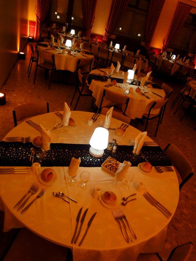 Hotel Restaurant La Grenouillere Vitre  Ngoại thất bức ảnh